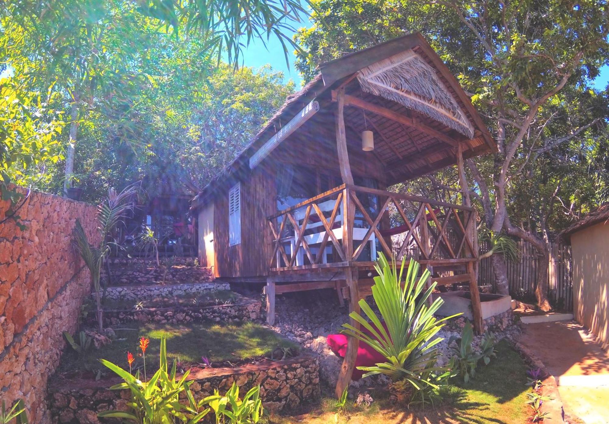 Cosmos Bungalows Bira Buitenkant foto
