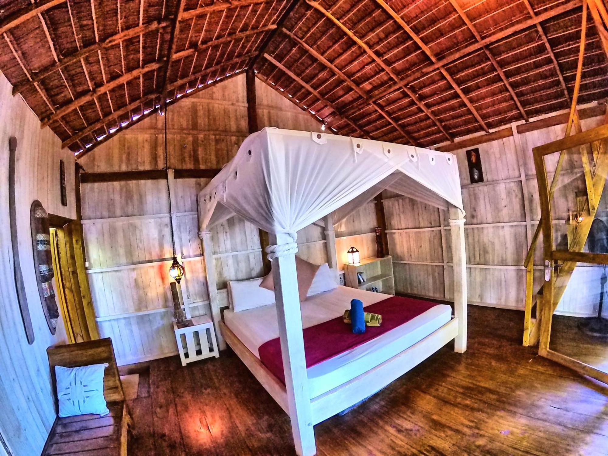 Cosmos Bungalows Bira Buitenkant foto