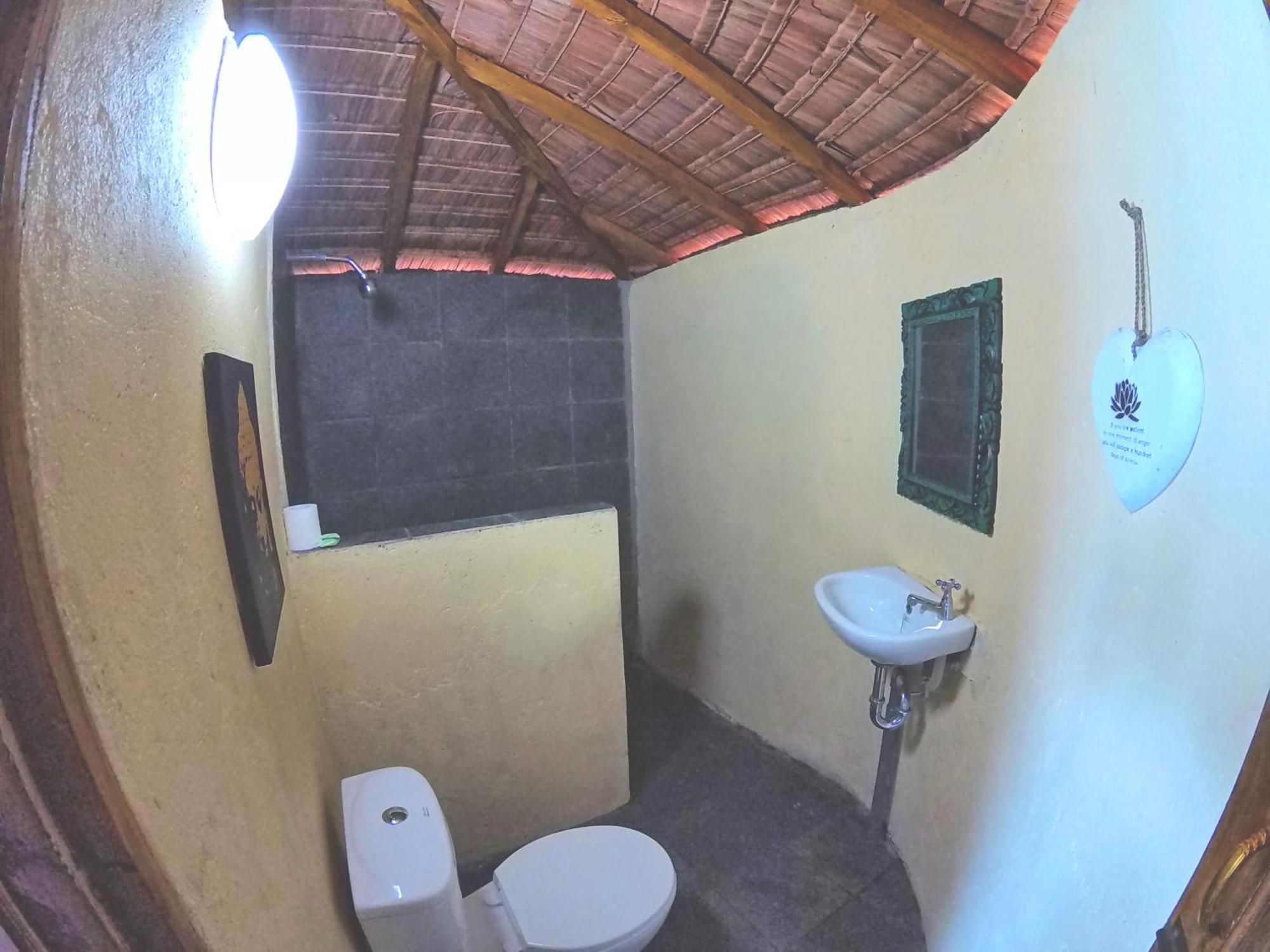 Cosmos Bungalows Bira Buitenkant foto
