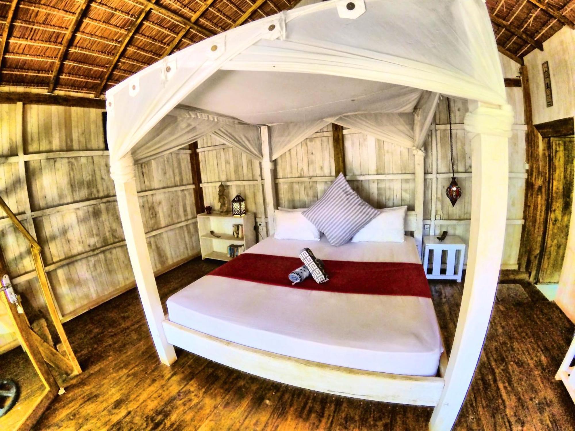 Cosmos Bungalows Bira Buitenkant foto
