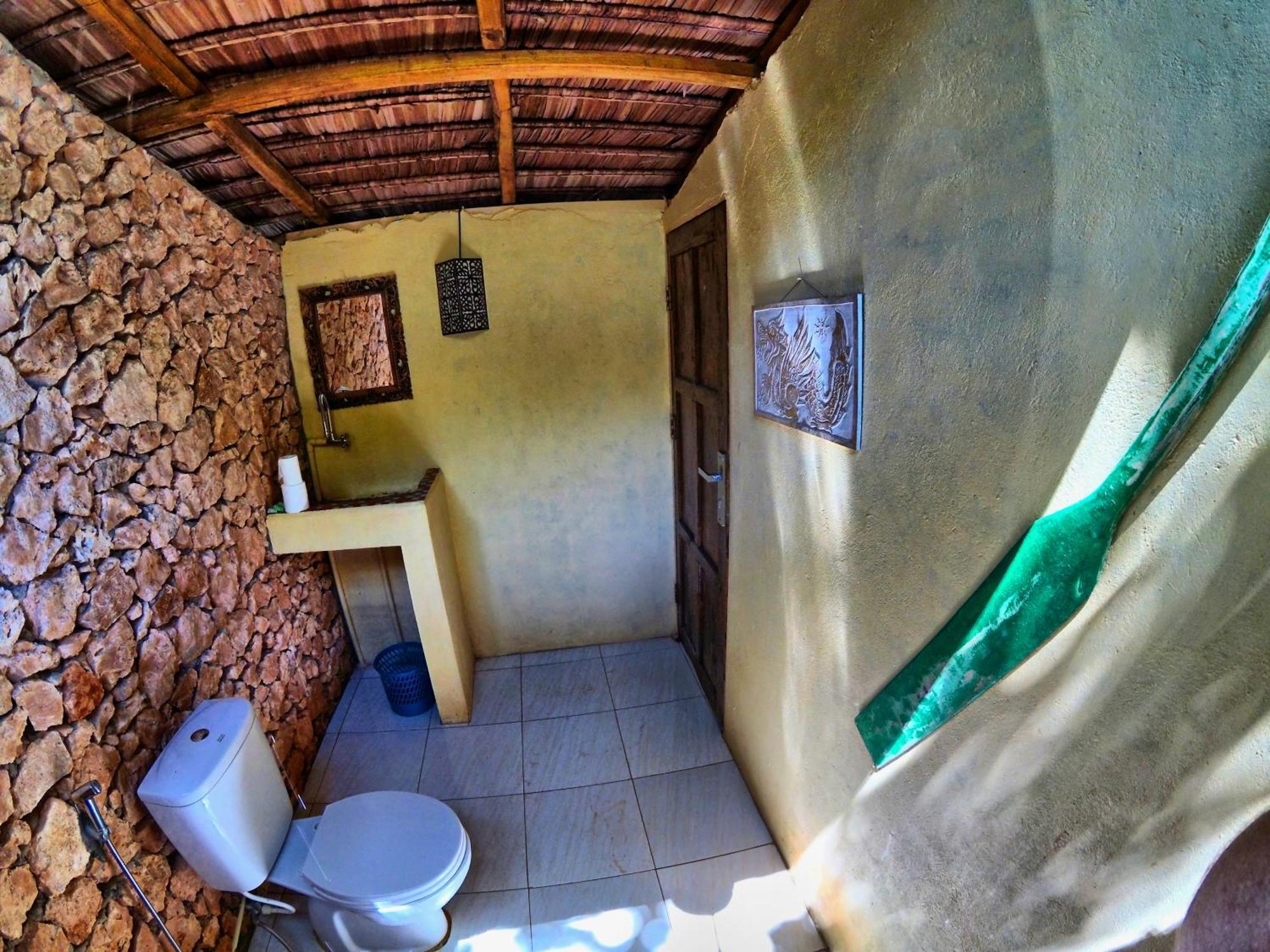 Cosmos Bungalows Bira Buitenkant foto