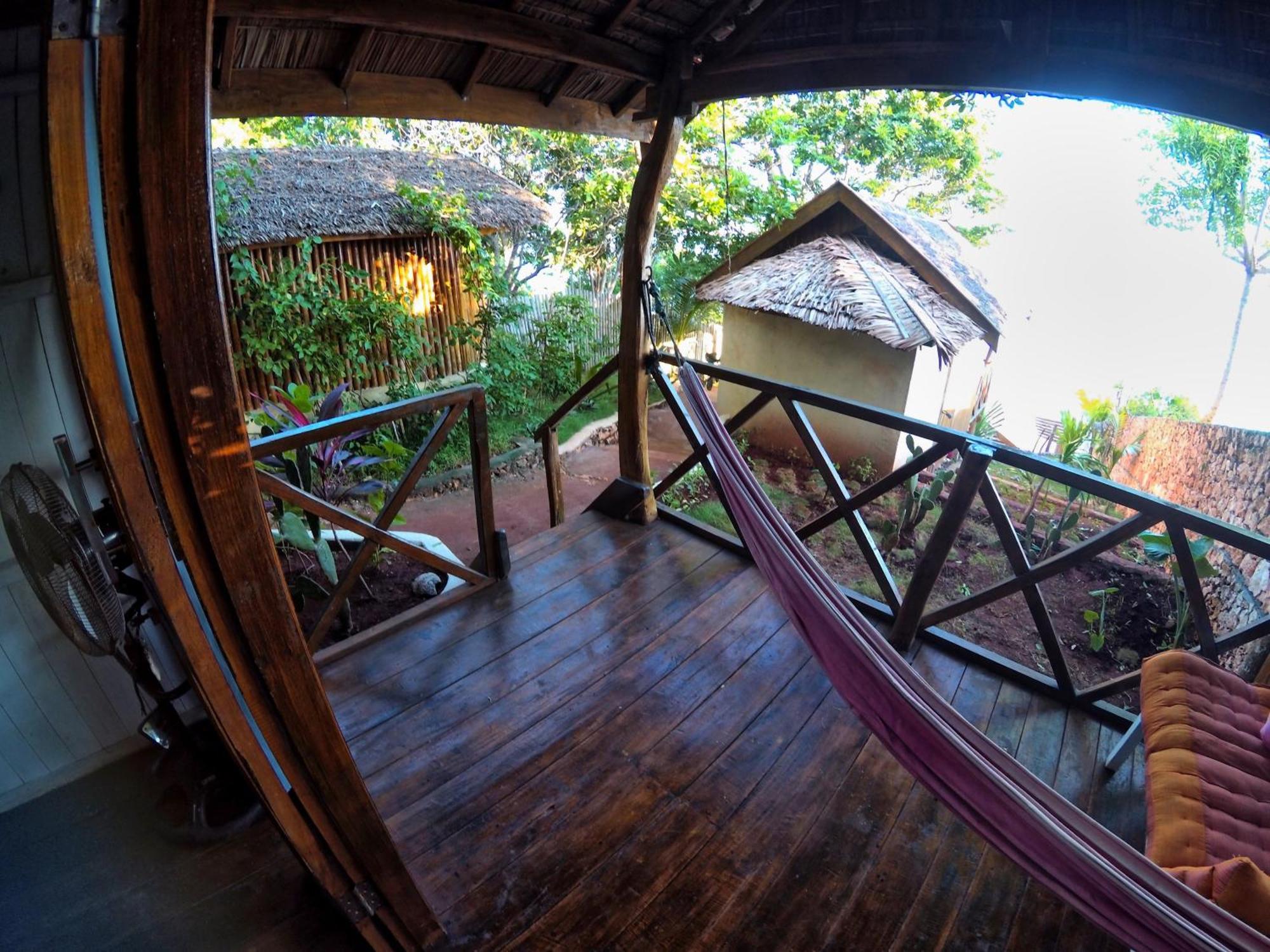 Cosmos Bungalows Bira Buitenkant foto